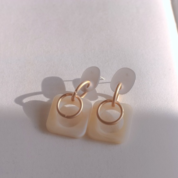 2/25 Chic modern geometric earrings - Picture 1 of 4